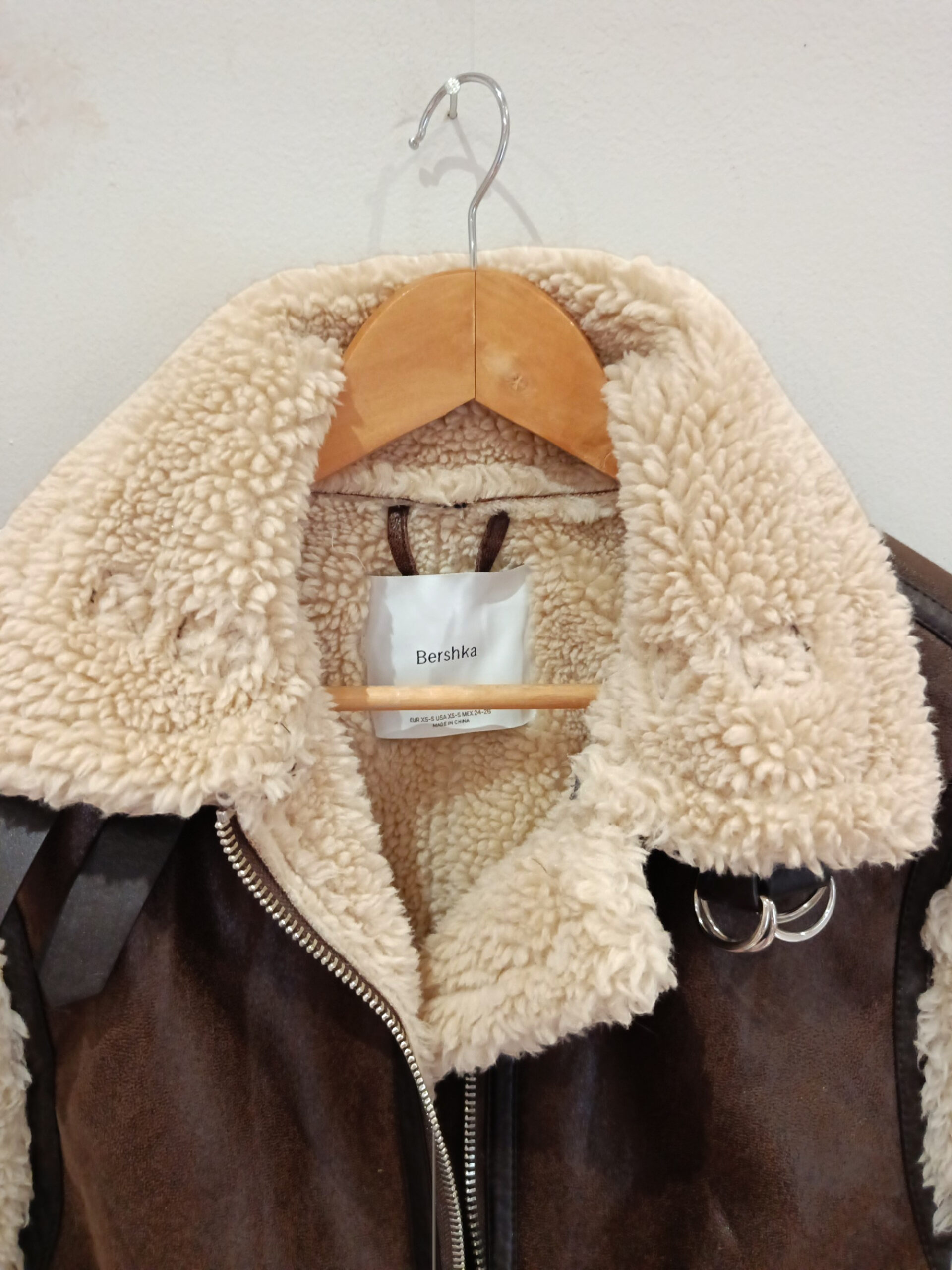 Gilet sans manches Bershka femme – Taille XS – Comme neuf A0859 – Image 3