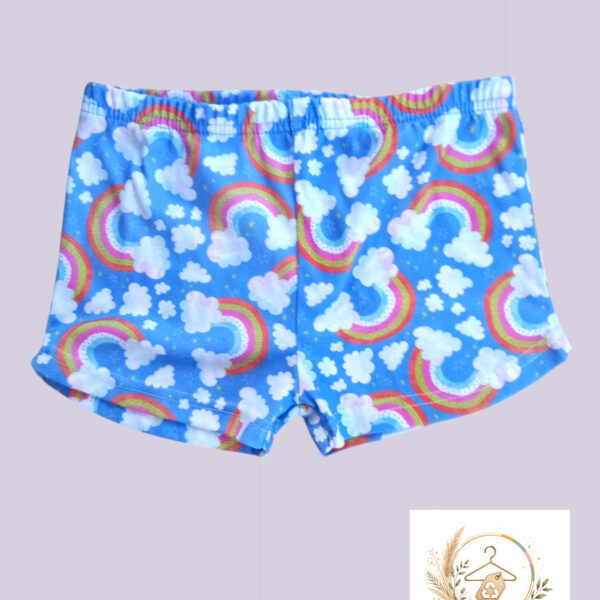 Short fille nuages et arc-en -ciel  A1767